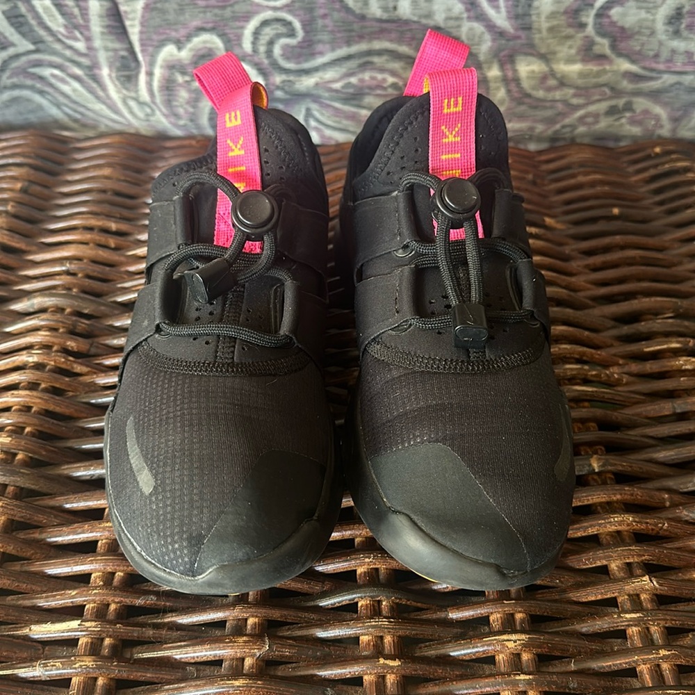 Barely worn Nike free run. Make an offer!